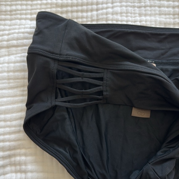 CALIA by Carrie Underwood black bikini bottom, sz M.  Looks new! - Picture 2 of 4